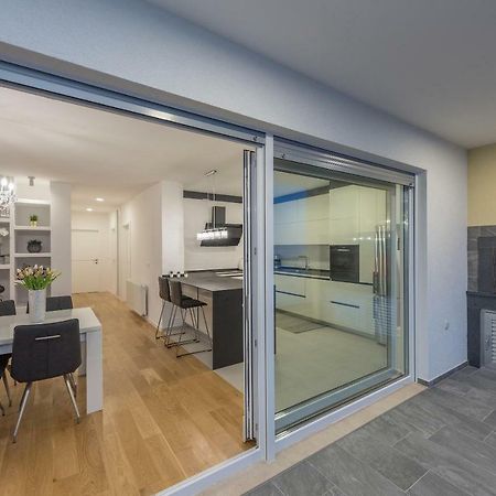 Апартаменти Penthouse Jure Макарська Екстер'єр фото